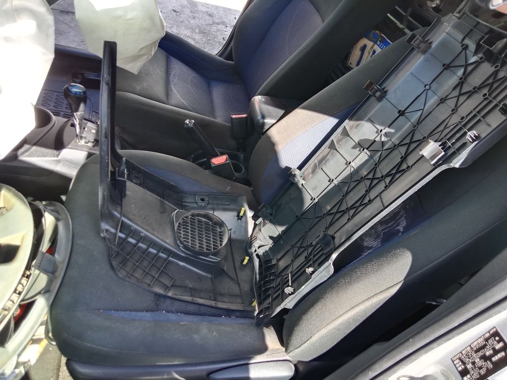 P5741 - Toyota Prius C 2017 Silver Wrecking - Image 3