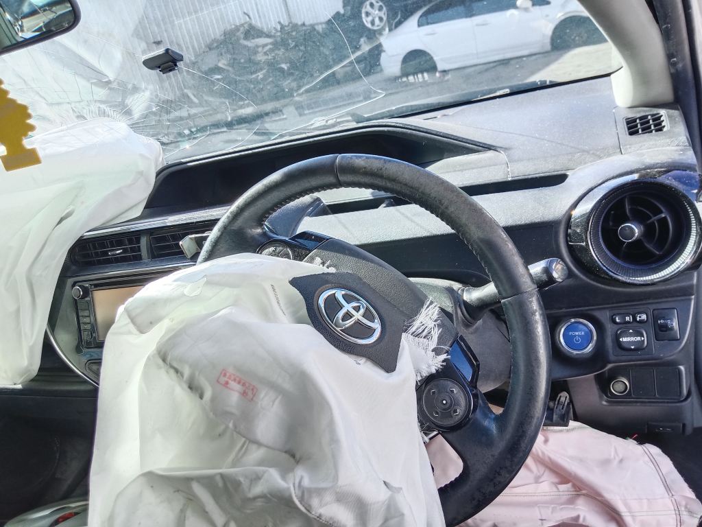 P5741 - Toyota Prius C 2017 Silver Wrecking - Image 7