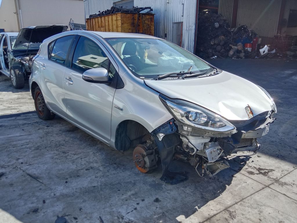 P5741 - Toyota Prius C 2017 Silver Wrecking - Image 12