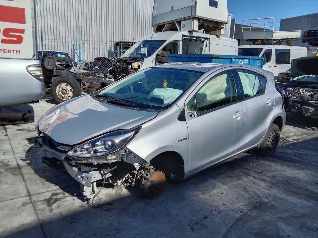 P5741 - Toyota Prius C 2017 Silver Wrecking - Image 16
