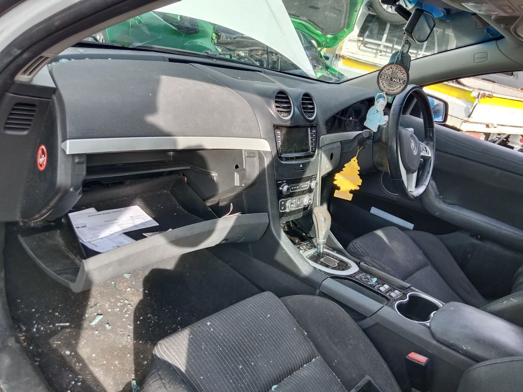P5743 - Holden Commodore SV6 2012 White Wrecking - Image 6