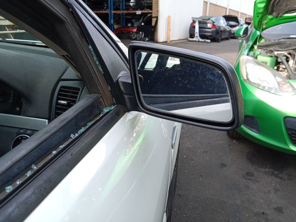 P5743 - Holden Commodore SV6 2012 White Wrecking - Image 12