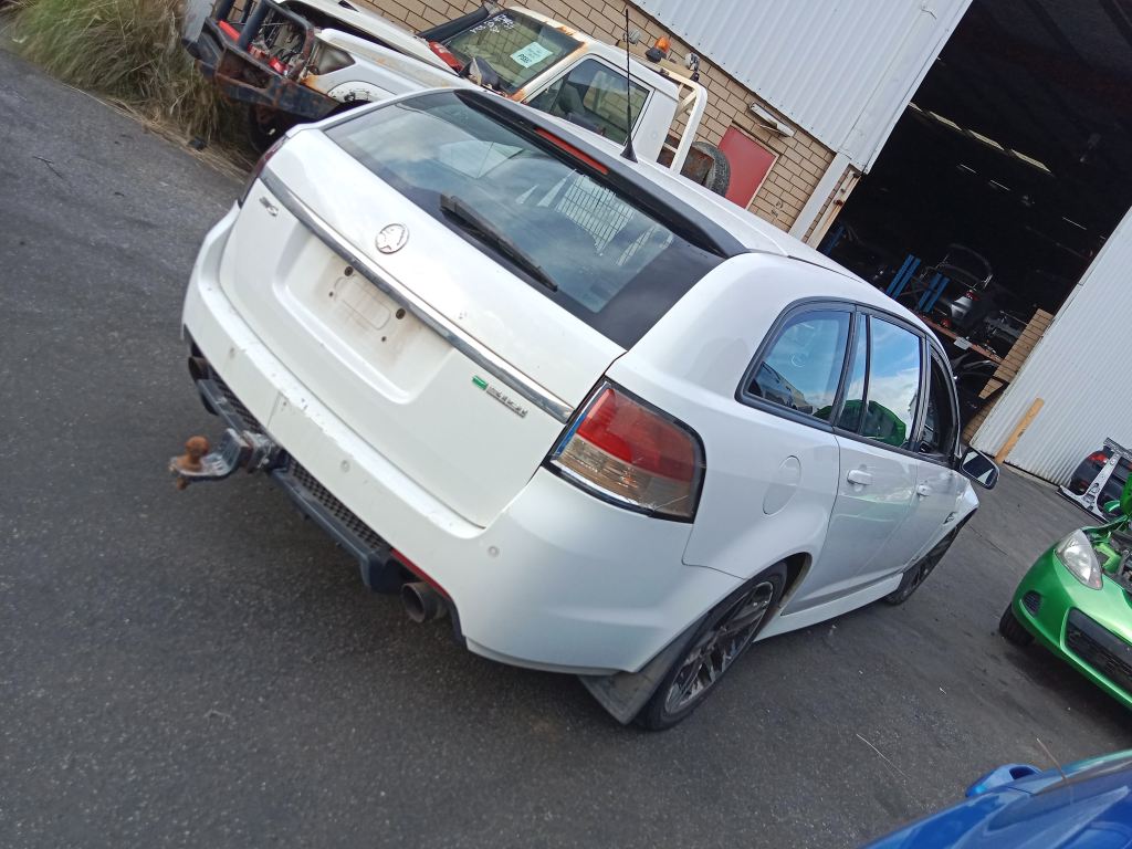 P5743 - Holden Commodore SV6 2012 White Wrecking - Image 14