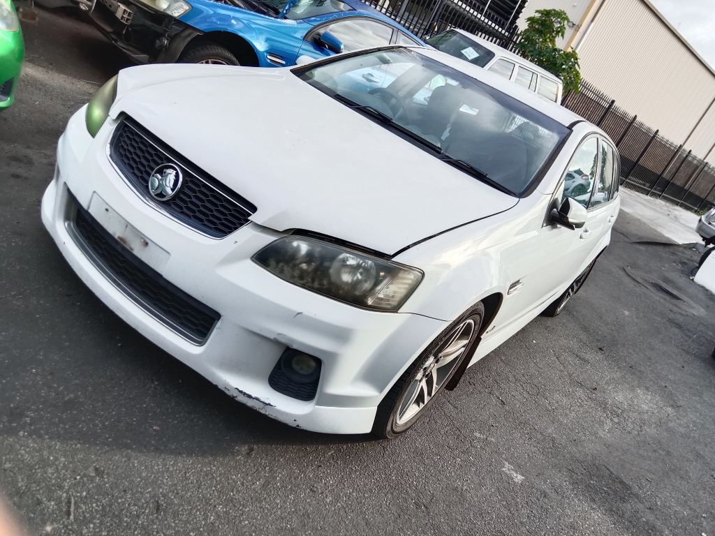 P5743 - Holden Commodore SV6 2012 White Wrecking - Image 16