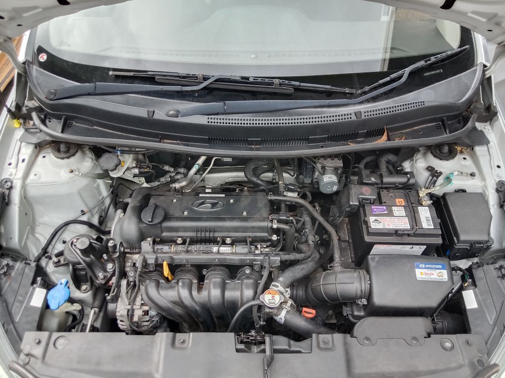 P5746 - Hyundai accent hatchback 2015 Silver Wrecking - Image 2