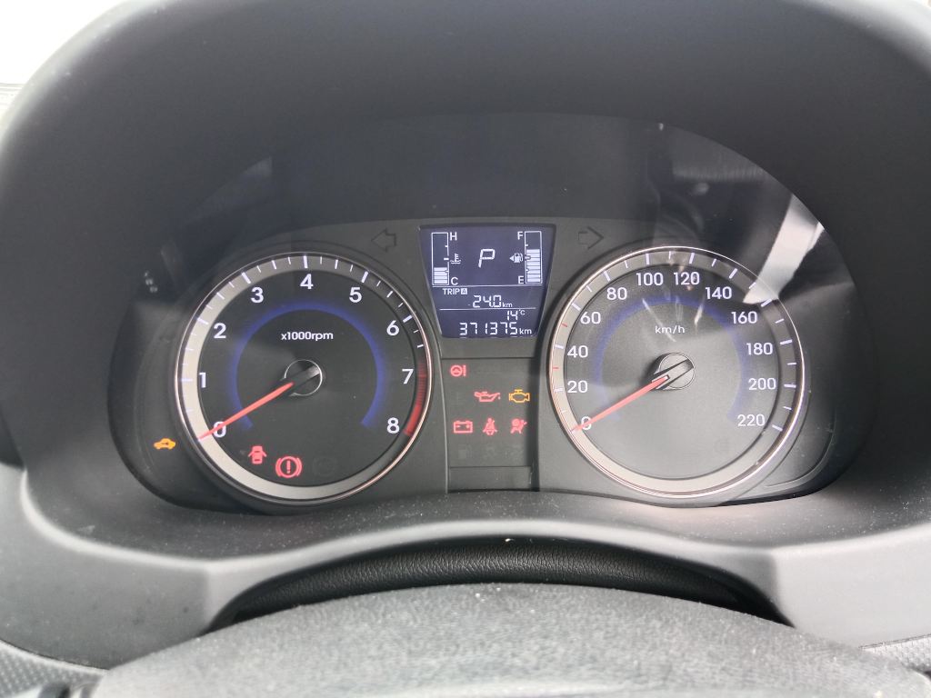 P5746 - Hyundai accent hatchback 2015 Silver Wrecking - Image 4