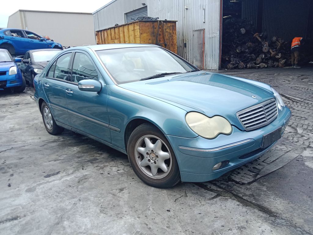 P5748 - Mercedes-Benz C200 2003 Blue Wrecking