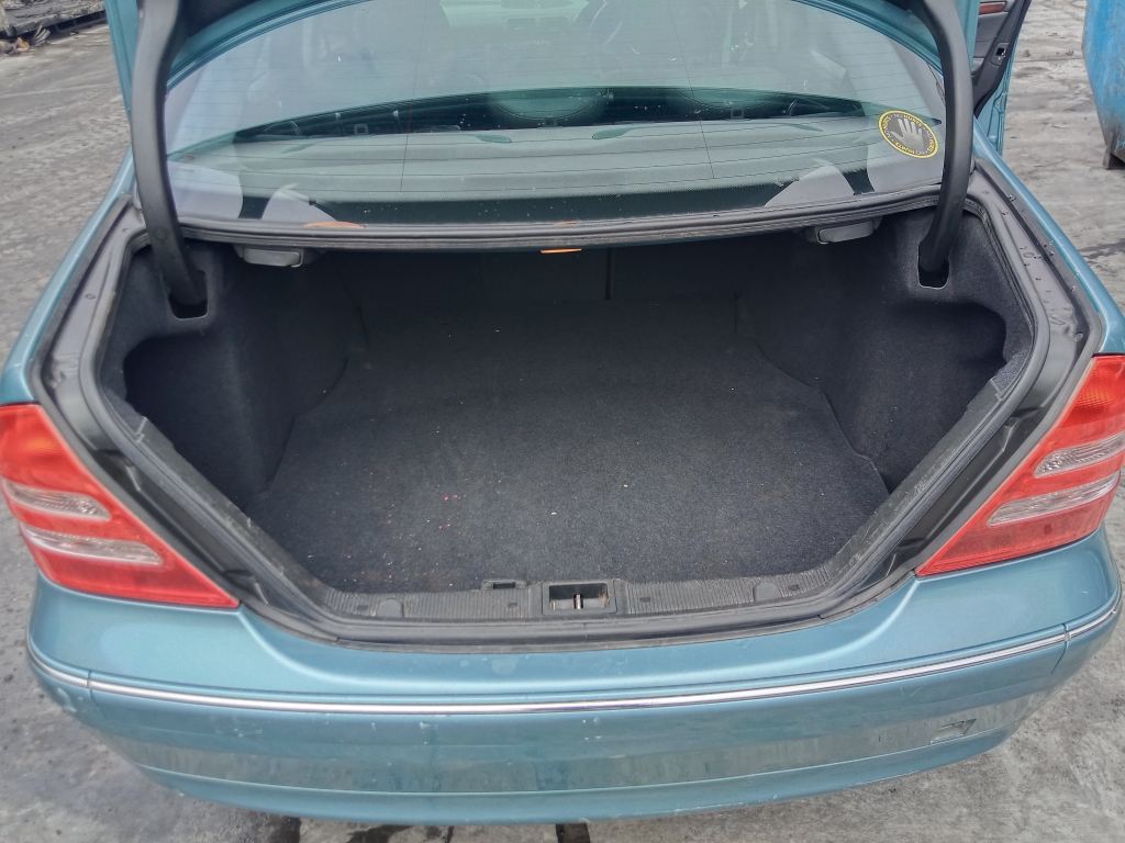P5748 - Mercedes-Benz C200 2003 Blue Wrecking - Image 8