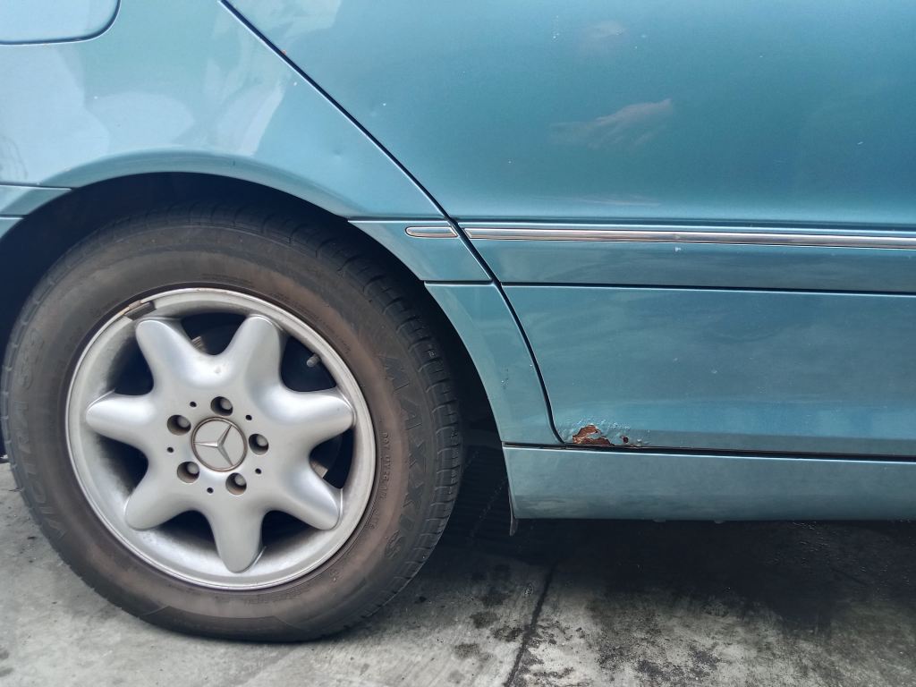P5748 - Mercedes-Benz C200 2003 Blue Wrecking - Image 9