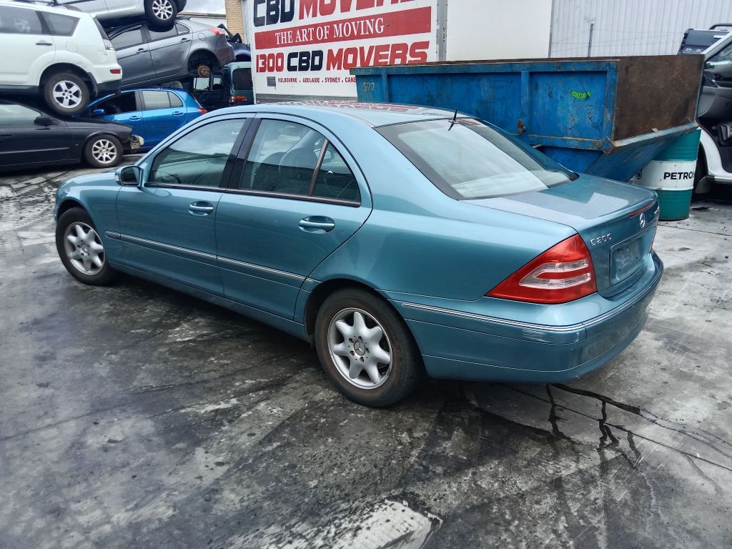 P5748 - Mercedes-Benz C200 2003 Blue Wrecking - Image 15