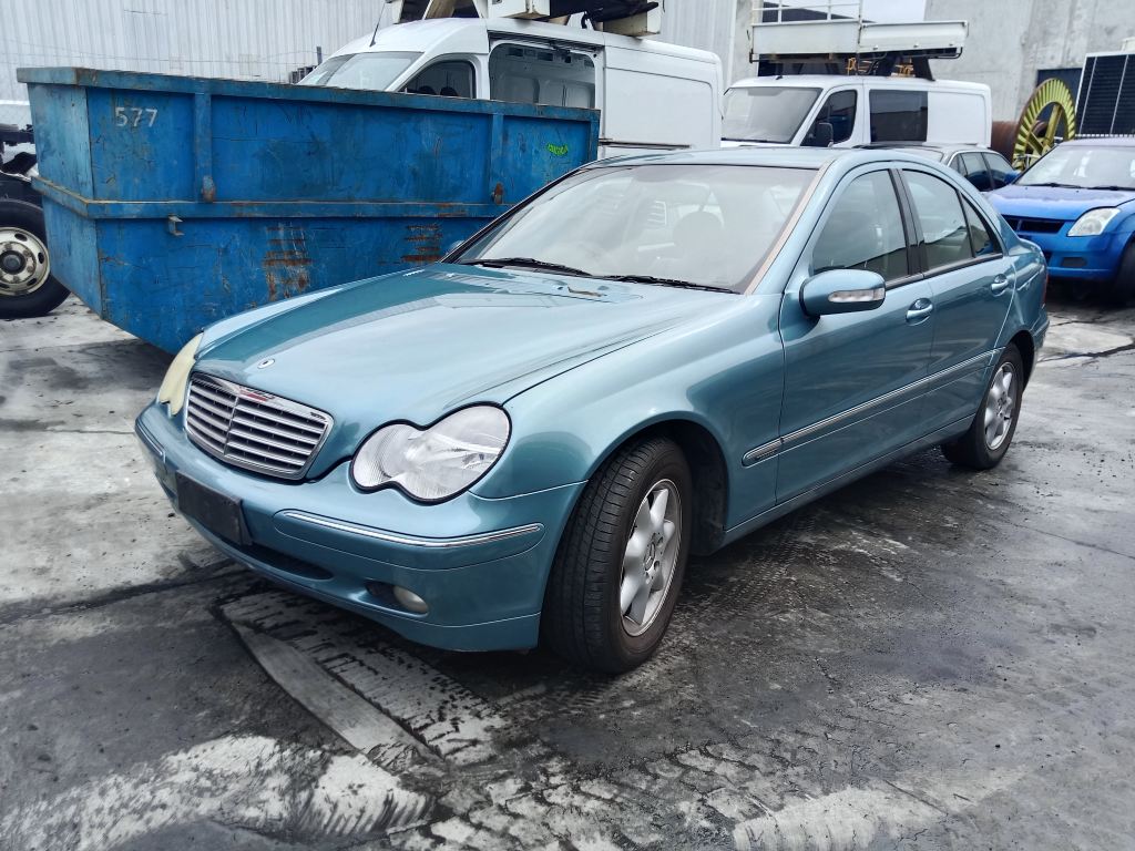 P5748 - Mercedes-Benz C200 2003 Blue Wrecking - Image 16