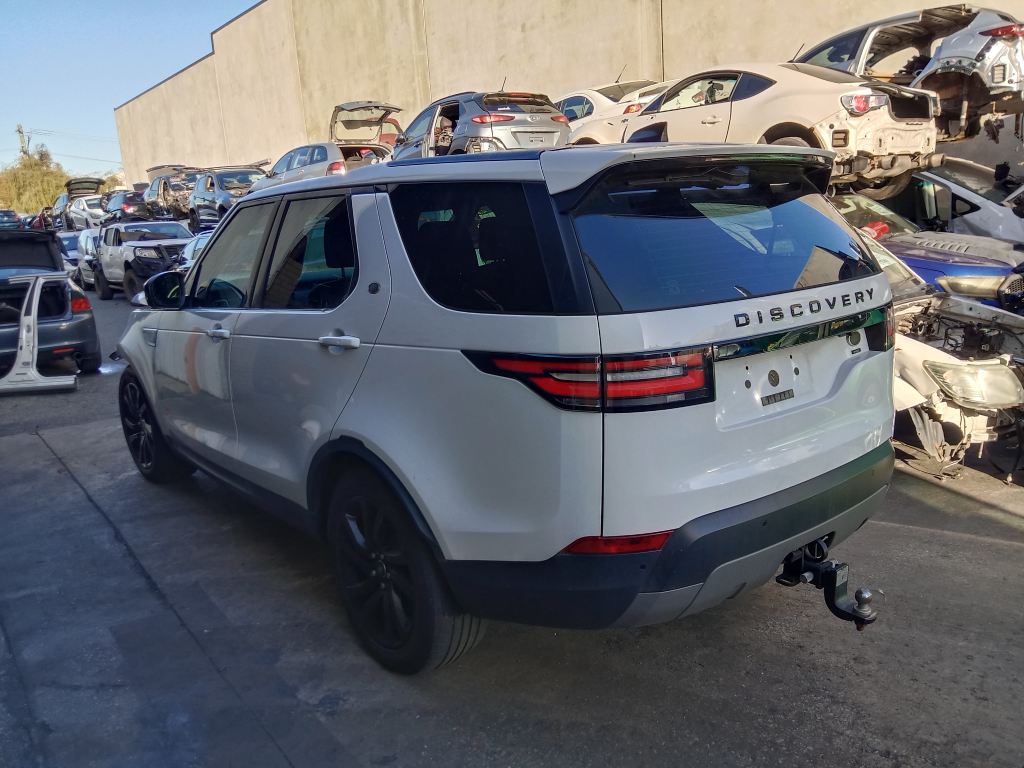 P5749 - Land Rover Discovery 2017 White Wrecking - Image 13