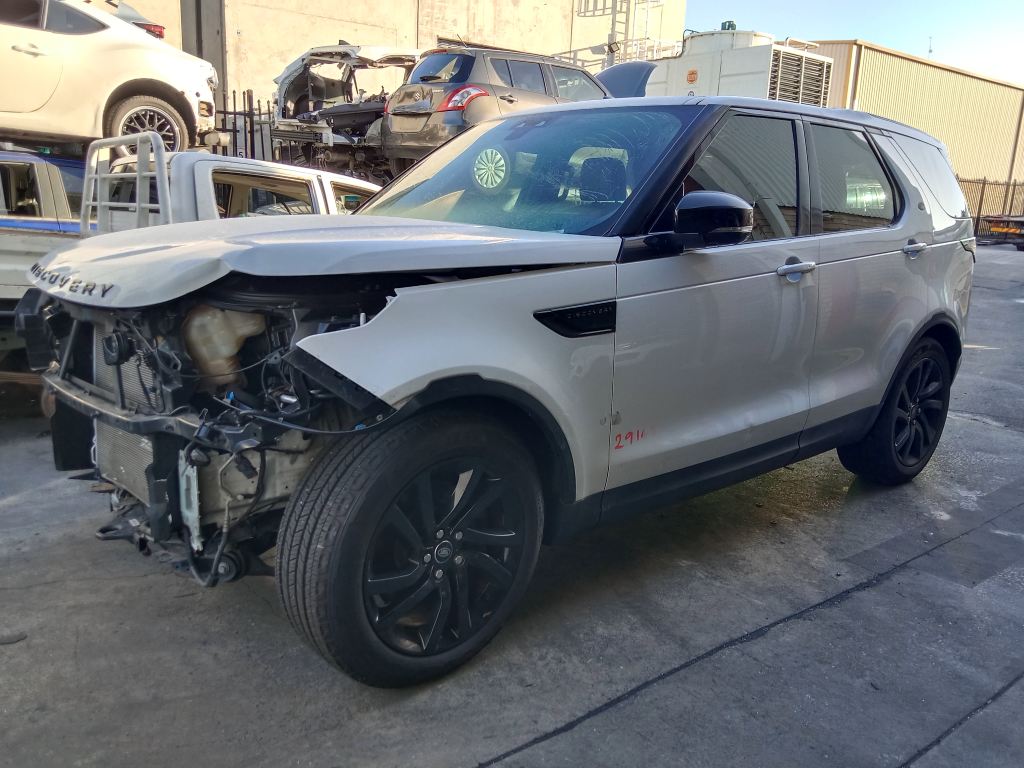 P5749 - Land Rover Discovery 2017 White Wrecking - Image 16