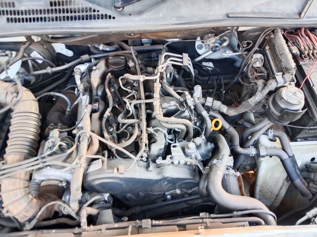 P5750 - Volkswagen Amarok 2017 White Wrecking - Image 3