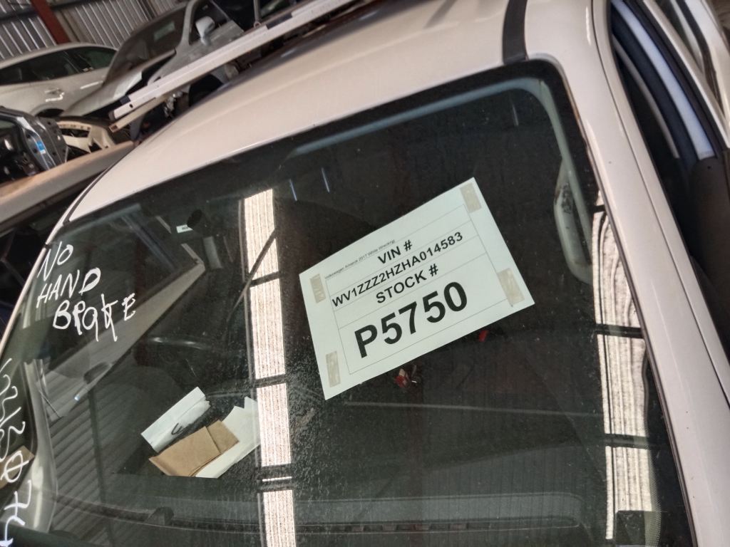 P5750 - Volkswagen Amarok 2017 White Wrecking - Image 9
