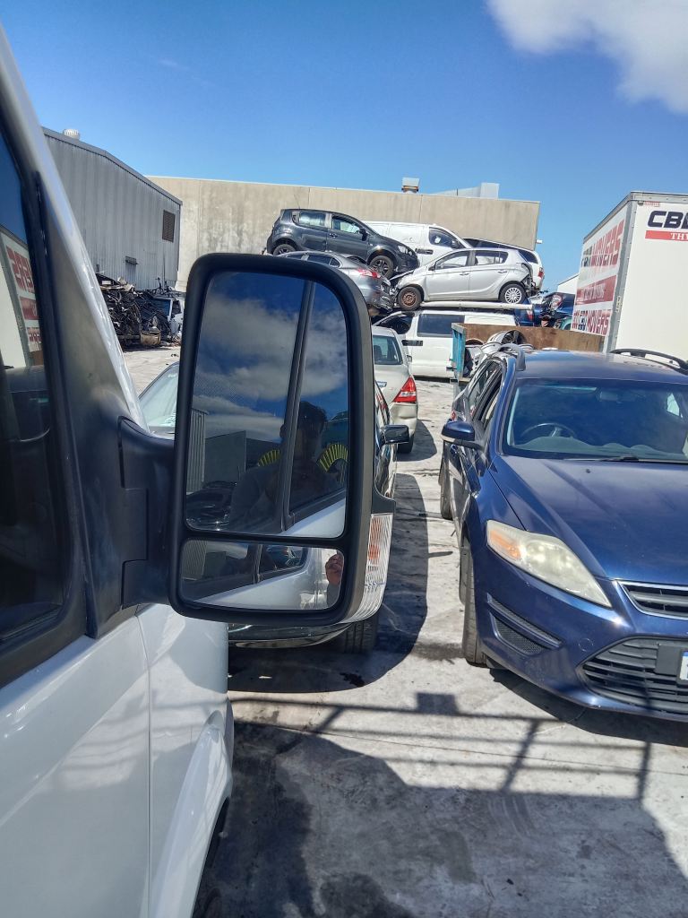 P5752 - Mercedes-Benz Sprinter Van 2006 White Wrecking - Image 5