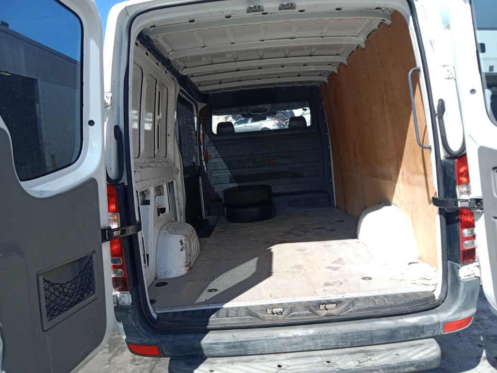 P5752 - Mercedes-Benz Sprinter Van 2006 White Wrecking - Image 6