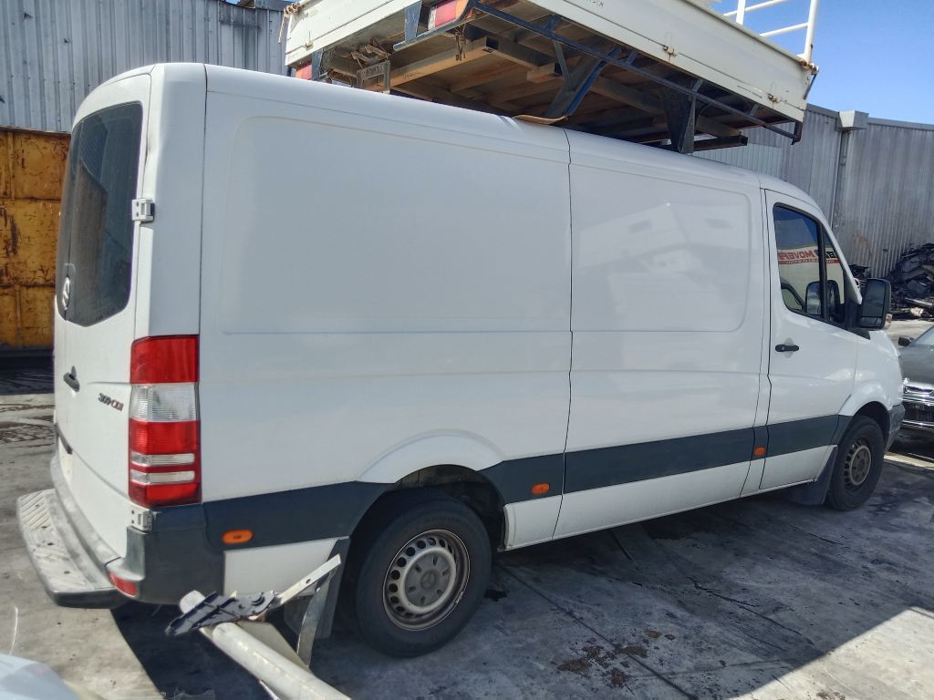 P5752 - Mercedes-Benz Sprinter Van 2006 White Wrecking - Image 10