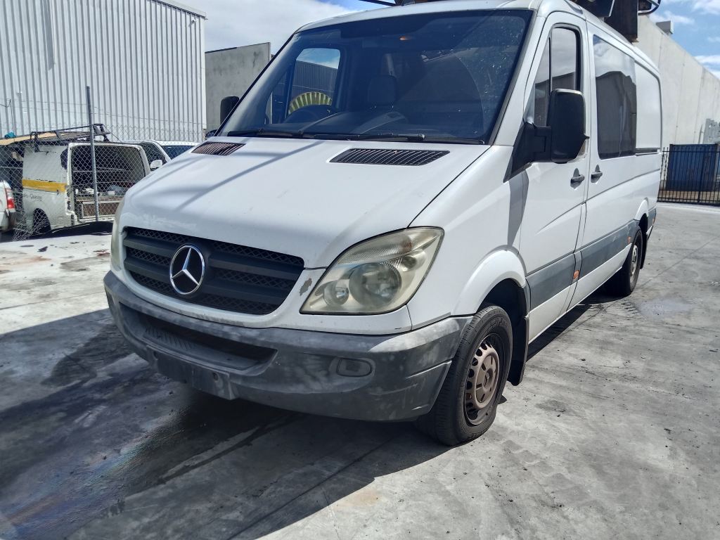P5752 - Mercedes-Benz Sprinter Van 2006 White Wrecking - Image 14