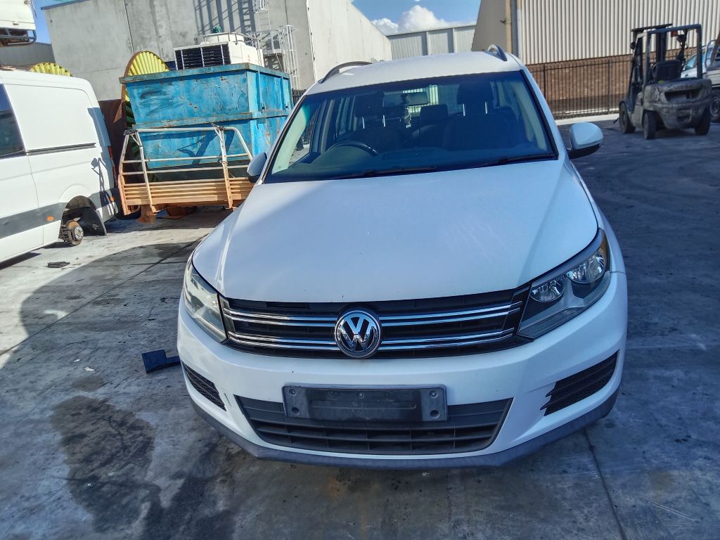 P5754 - Volkswagen Tiguan 2015 White Wrecking