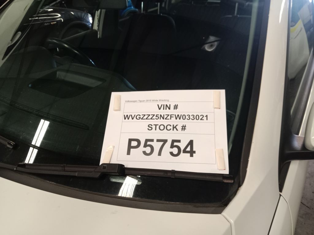 P5754 - Volkswagen Tiguan 2015 White Wrecking - Image 2