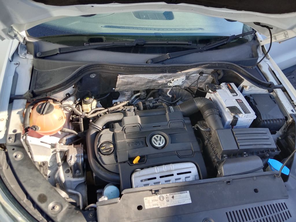 P5754 - Volkswagen Tiguan 2015 White Wrecking - Image 4