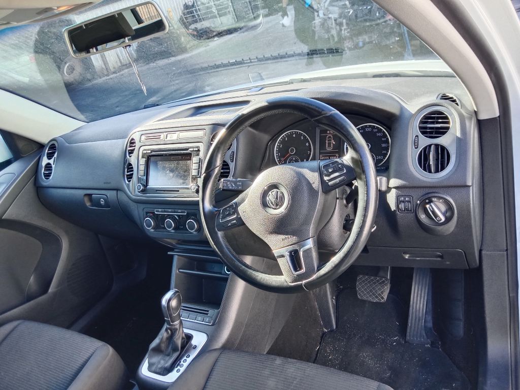 P5754 - Volkswagen Tiguan 2015 White Wrecking - Image 9