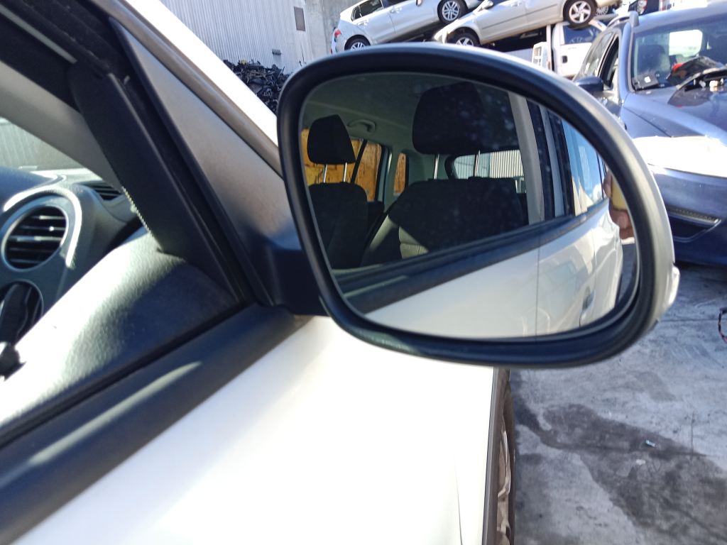 P5754 - Volkswagen Tiguan 2015 White Wrecking - Image 11