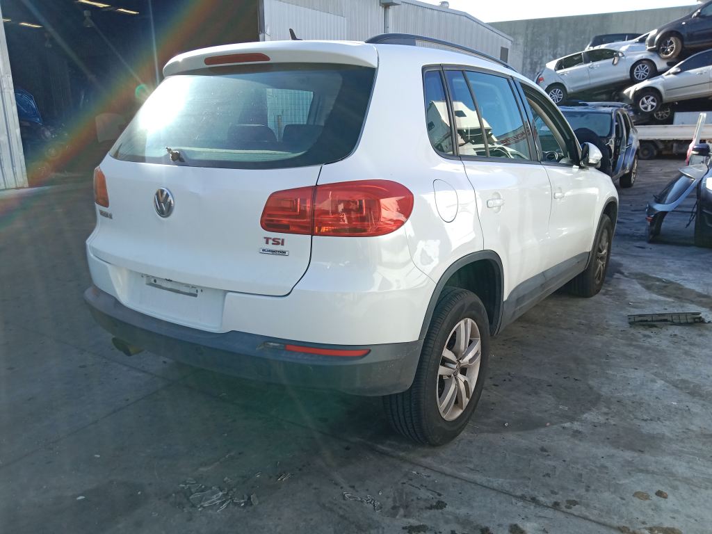P5754 - Volkswagen Tiguan 2015 White Wrecking - Image 14