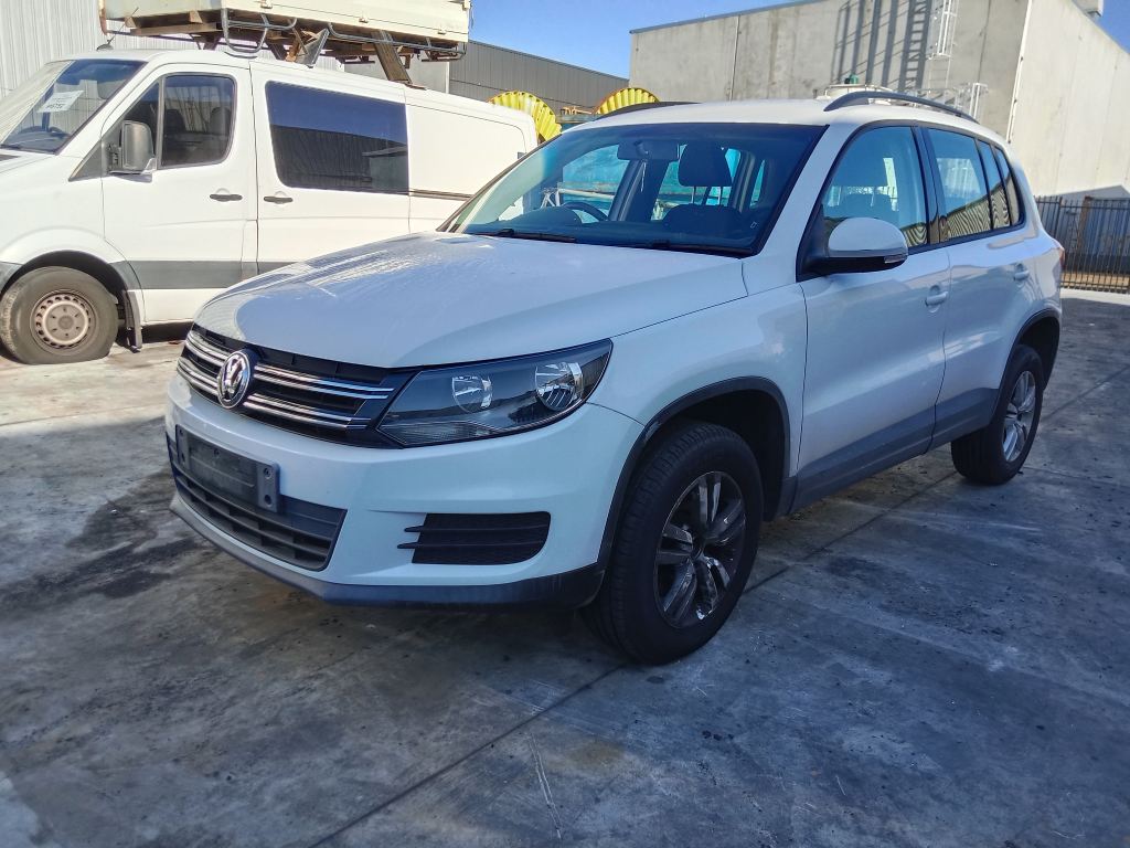 P5754 - Volkswagen Tiguan 2015 White Wrecking - Image 16