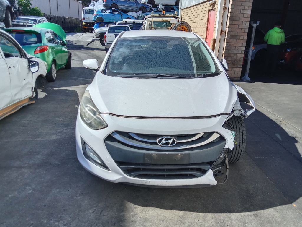 P5755 - Hyundai i30 2014 White Wrecking