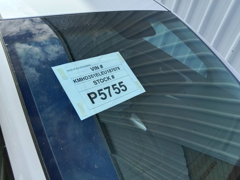 P5755 - Hyundai i30 2014 White Wrecking - Image 2