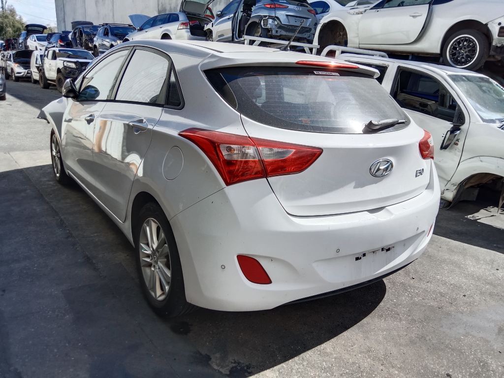 P5755 - Hyundai i30 2014 White Wrecking - Image 13