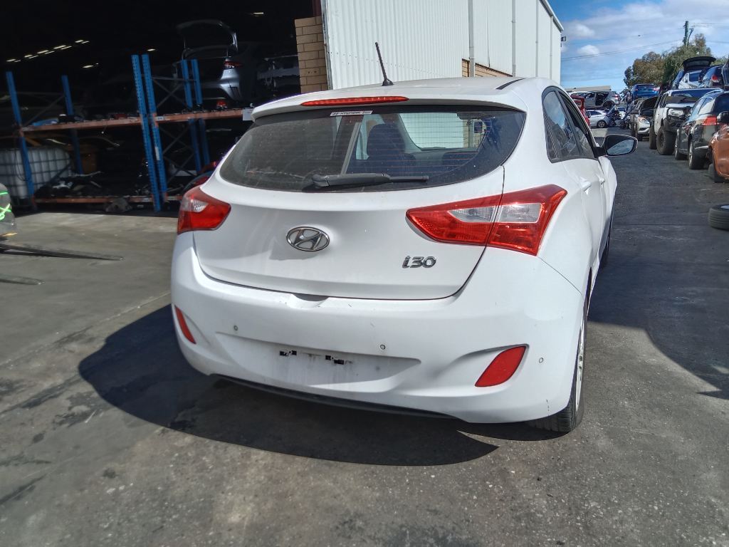 P5755 - Hyundai i30 2014 White Wrecking - Image 14