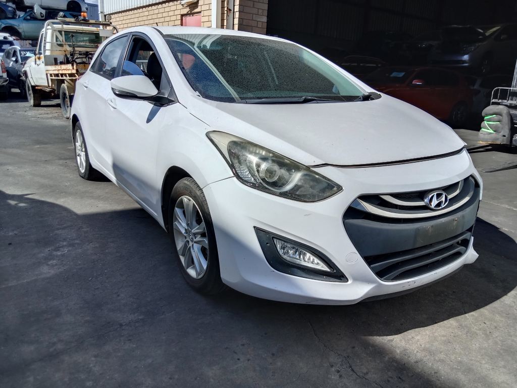 P5755 - Hyundai i30 2014 White Wrecking - Image 15