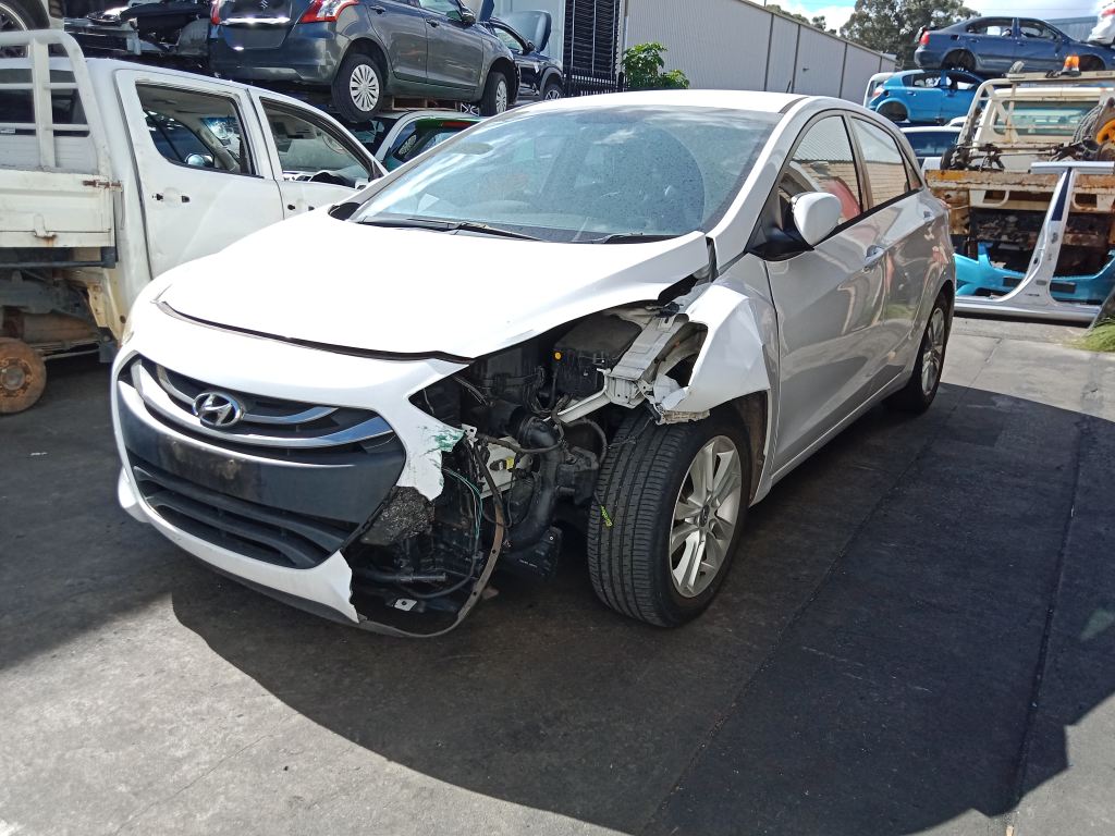 P5755 - Hyundai i30 2014 White Wrecking - Image 16
