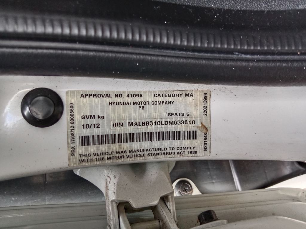 P5760 - Hyundai i20 2011 White Wrecking - Image 4