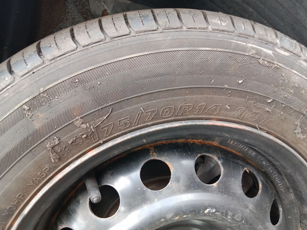 P5760 - Hyundai i20 2011 White Wrecking - Image 10
