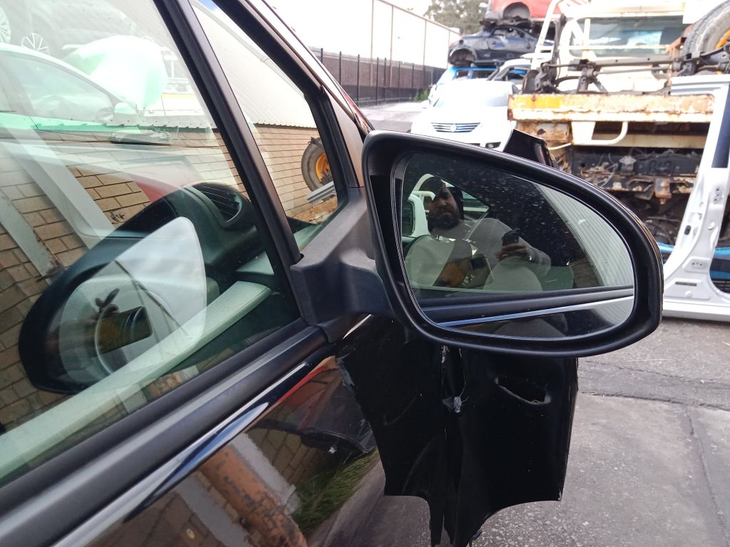 P5761 - Toyota Yaris 2013 Black Wrecking - Image 12