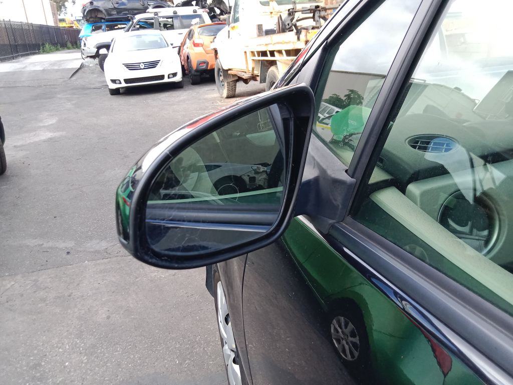 P5761 - Toyota Yaris 2013 Black Wrecking - Image 13