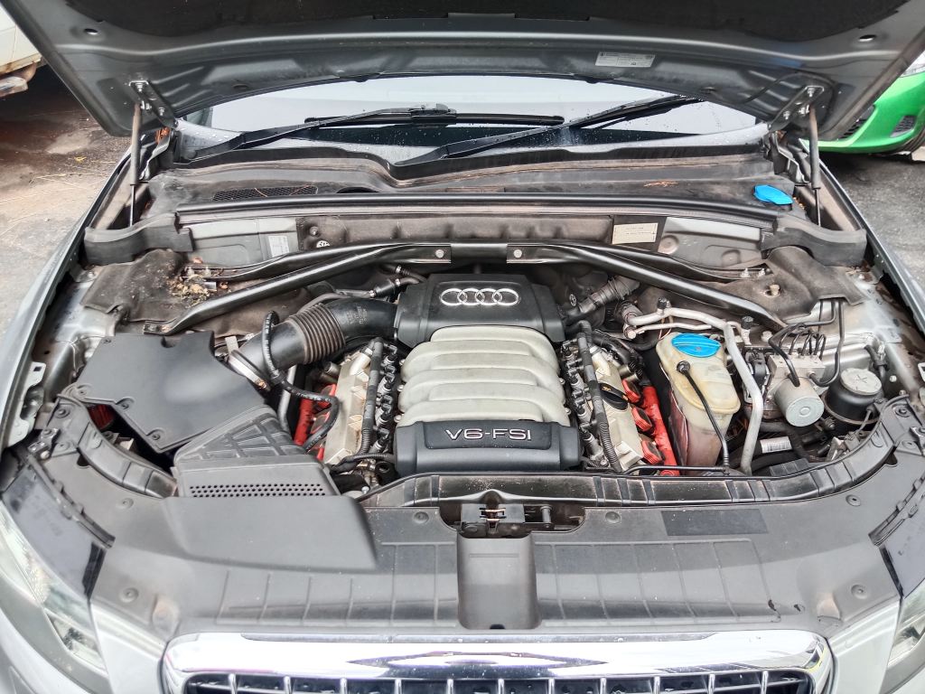 P5762 - Audi Q5 2009 Grey Wrecking - Image 2