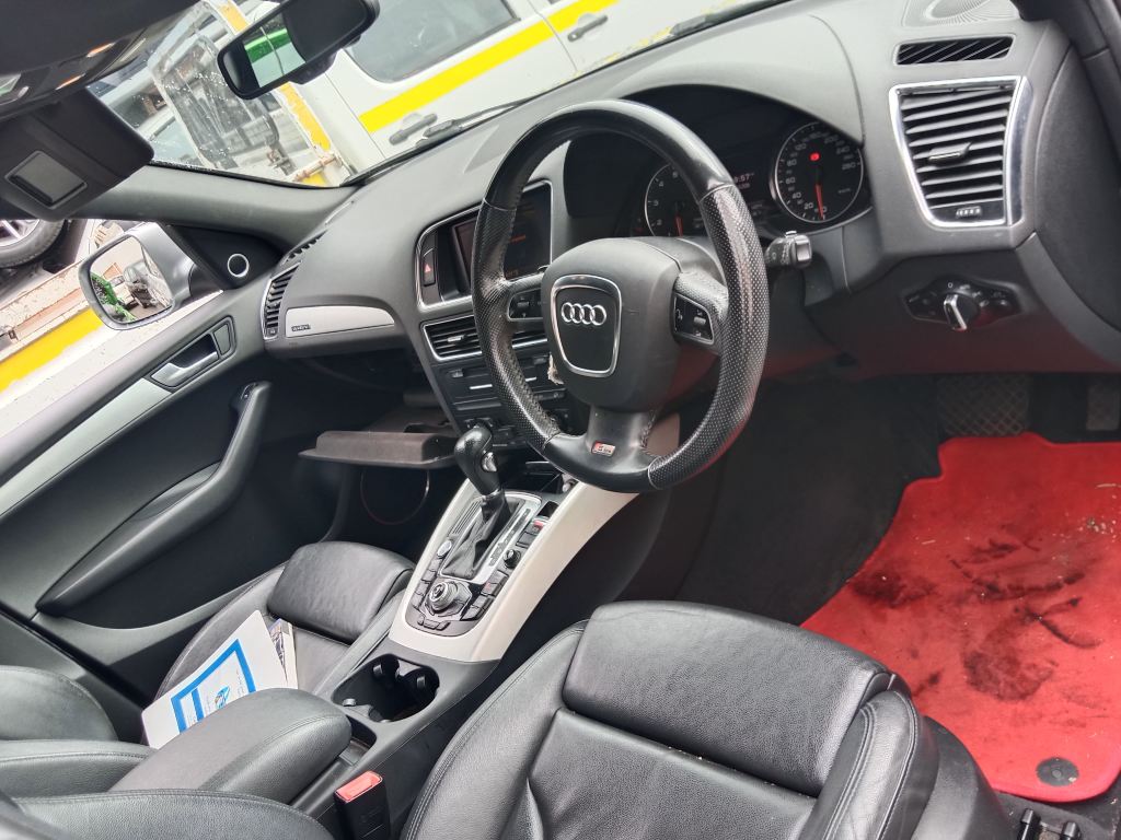 P5762 - Audi Q5 2009 Grey Wrecking - Image 3