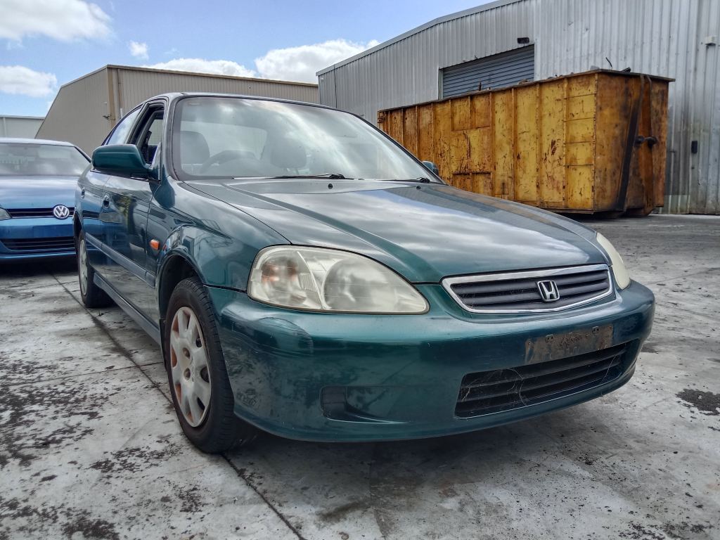 P5766 - Honda Civic 1999 Green Wrecking