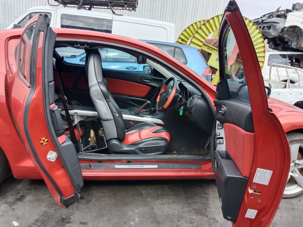 P5767 - Mazda RX-8 2003 Red Wrecking - Image 5