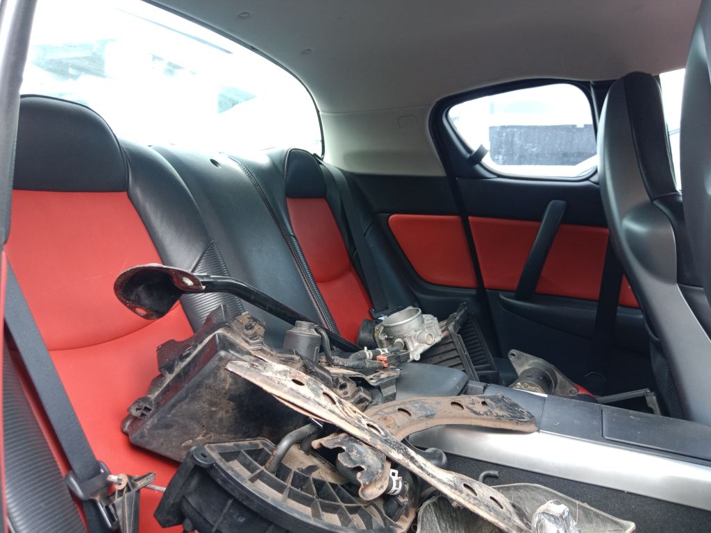 P5767 - Mazda RX-8 2003 Red Wrecking - Image 6