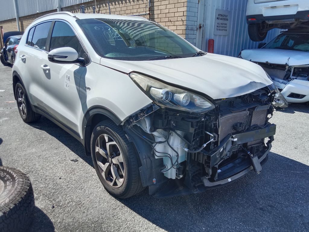 P5774 - Kia Sportage 2019 White Wrecking