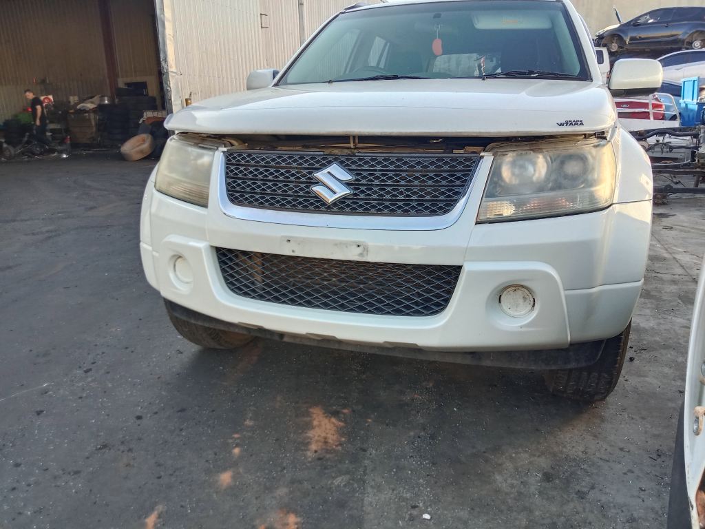 P5777 - Suzuki Grand Vitara 2009 White Wrecking - Image 3