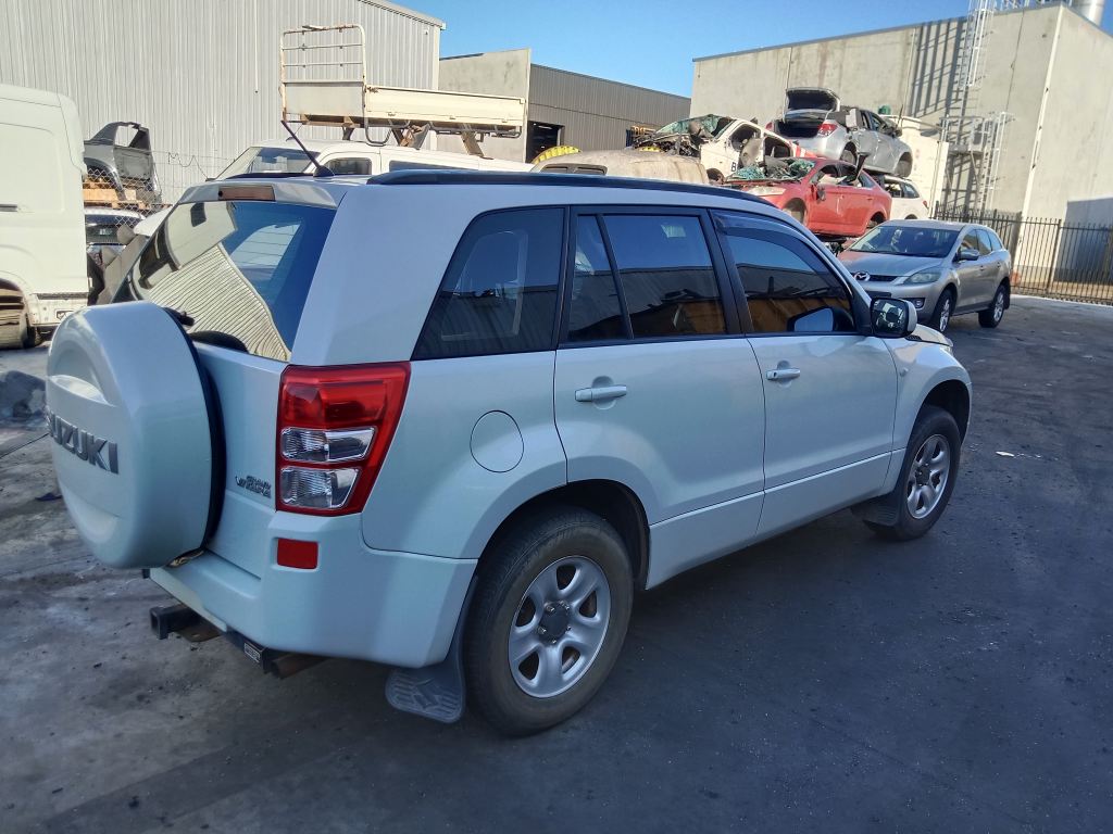 P5777 - Suzuki Grand Vitara 2009 White Wrecking - Image 16