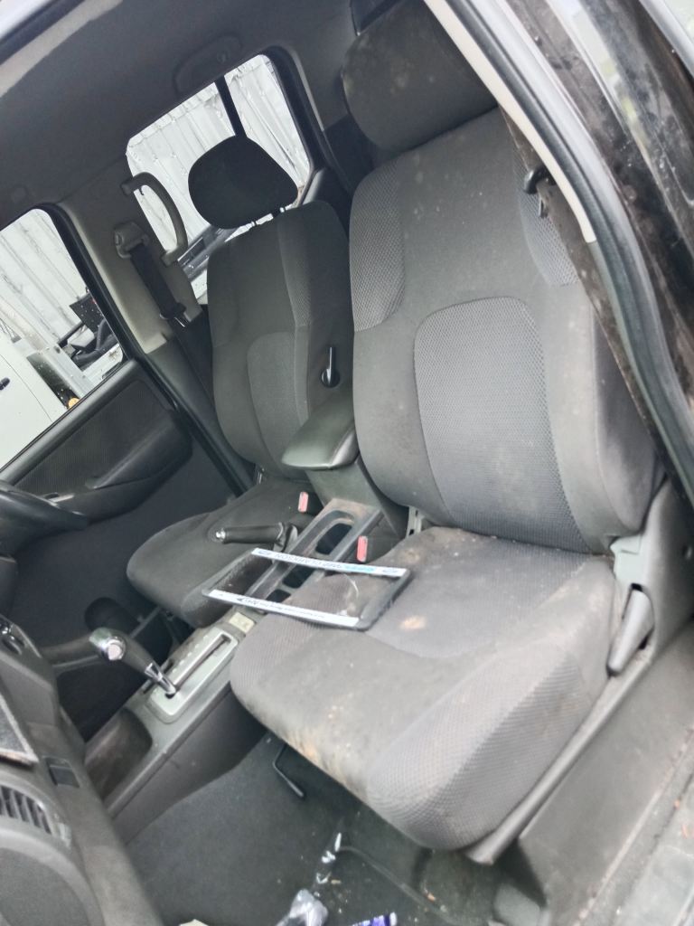 P5784 - Nissan Navara D40 2009 Black Wrecking - Image 4