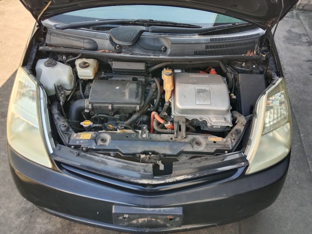 P5786 - Toyota Prius Hybrid 2004 Black Wrecking - Image 2